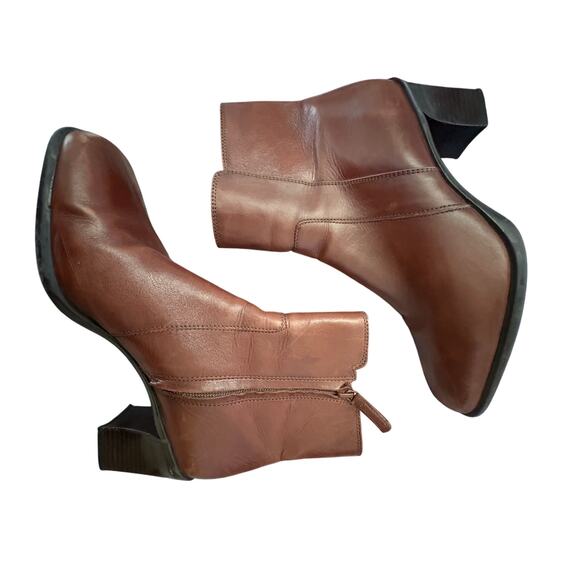 Antonio Melani Brown Leather Ankle Boots Heel Side Zip 8.5M DarkAcademia FLAW - Picture 10 of 11